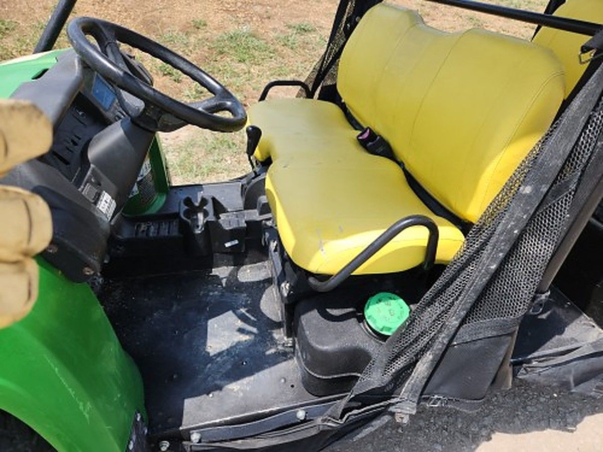JOHN DEERE XUV855M photo 3