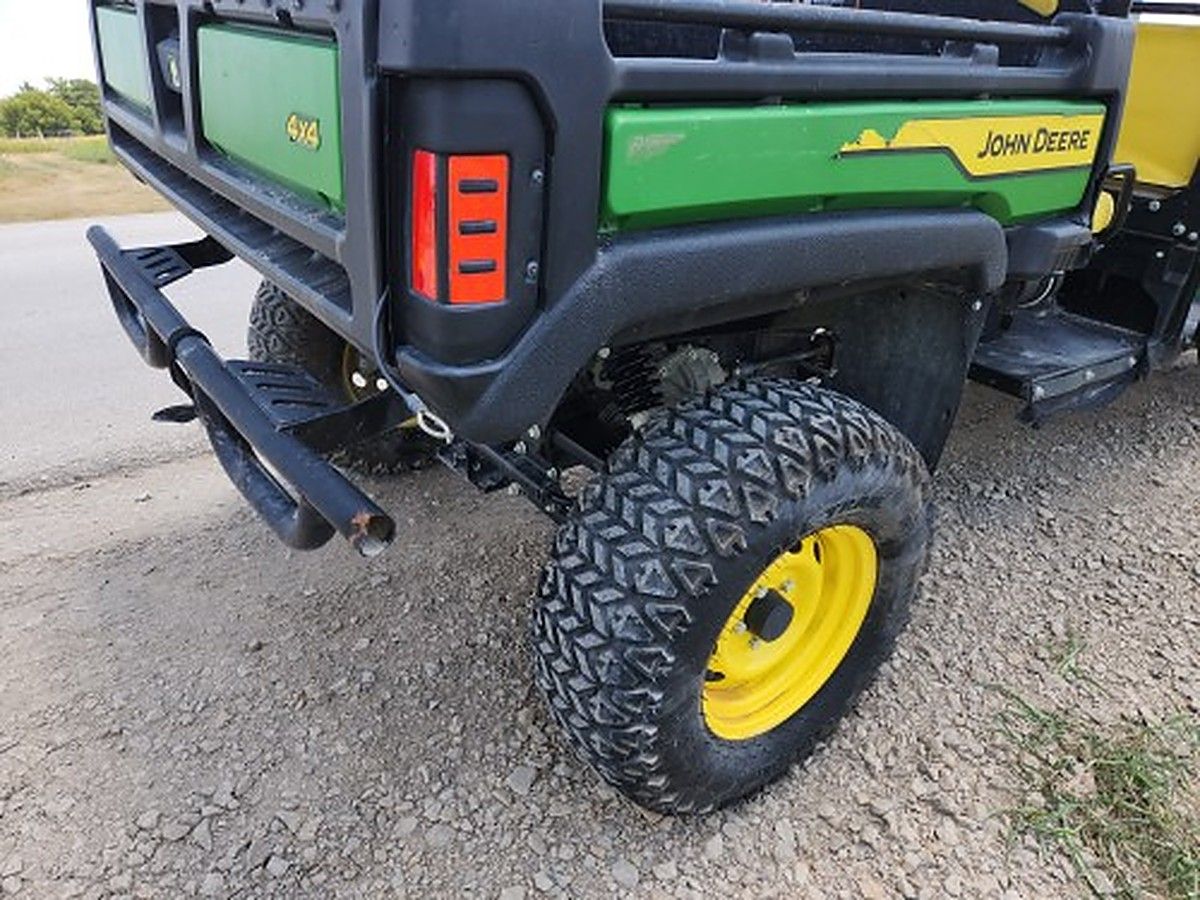 JOHN DEERE XUV855M photo 9
