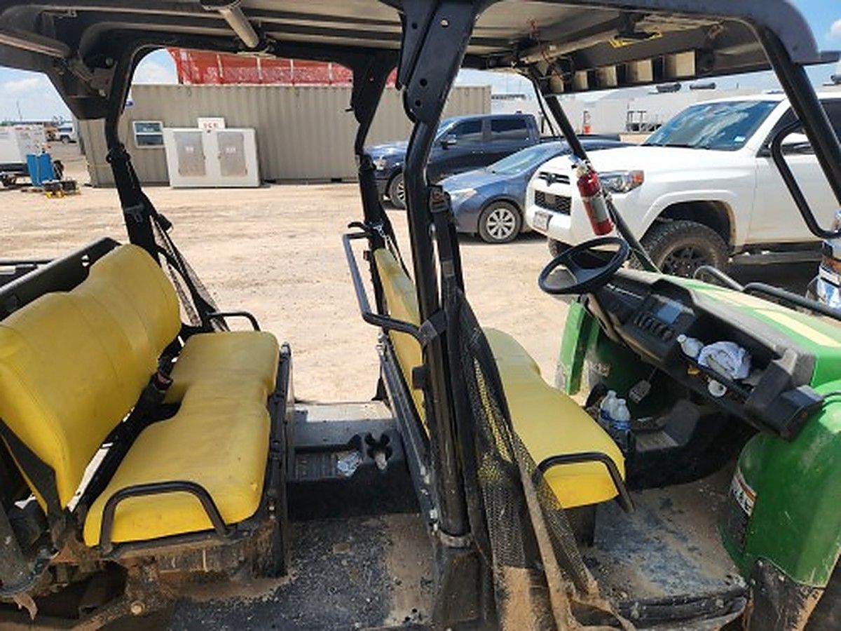JOHN DEERE XUV855M photo 10
