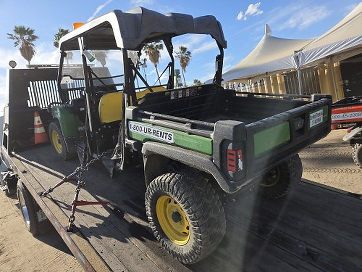 JOHN DEERE XUV855M photo 8