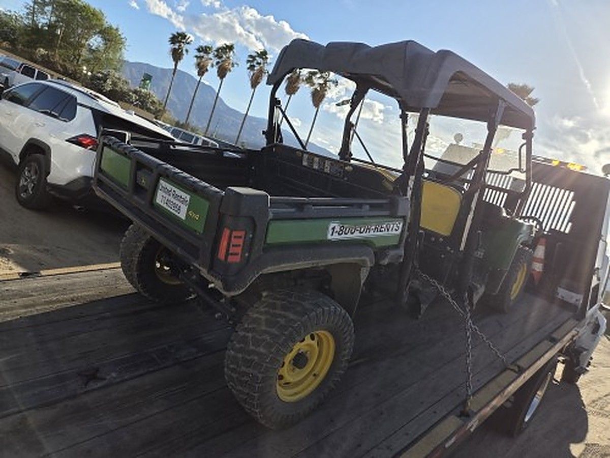JOHN DEERE XUV855M photo 9