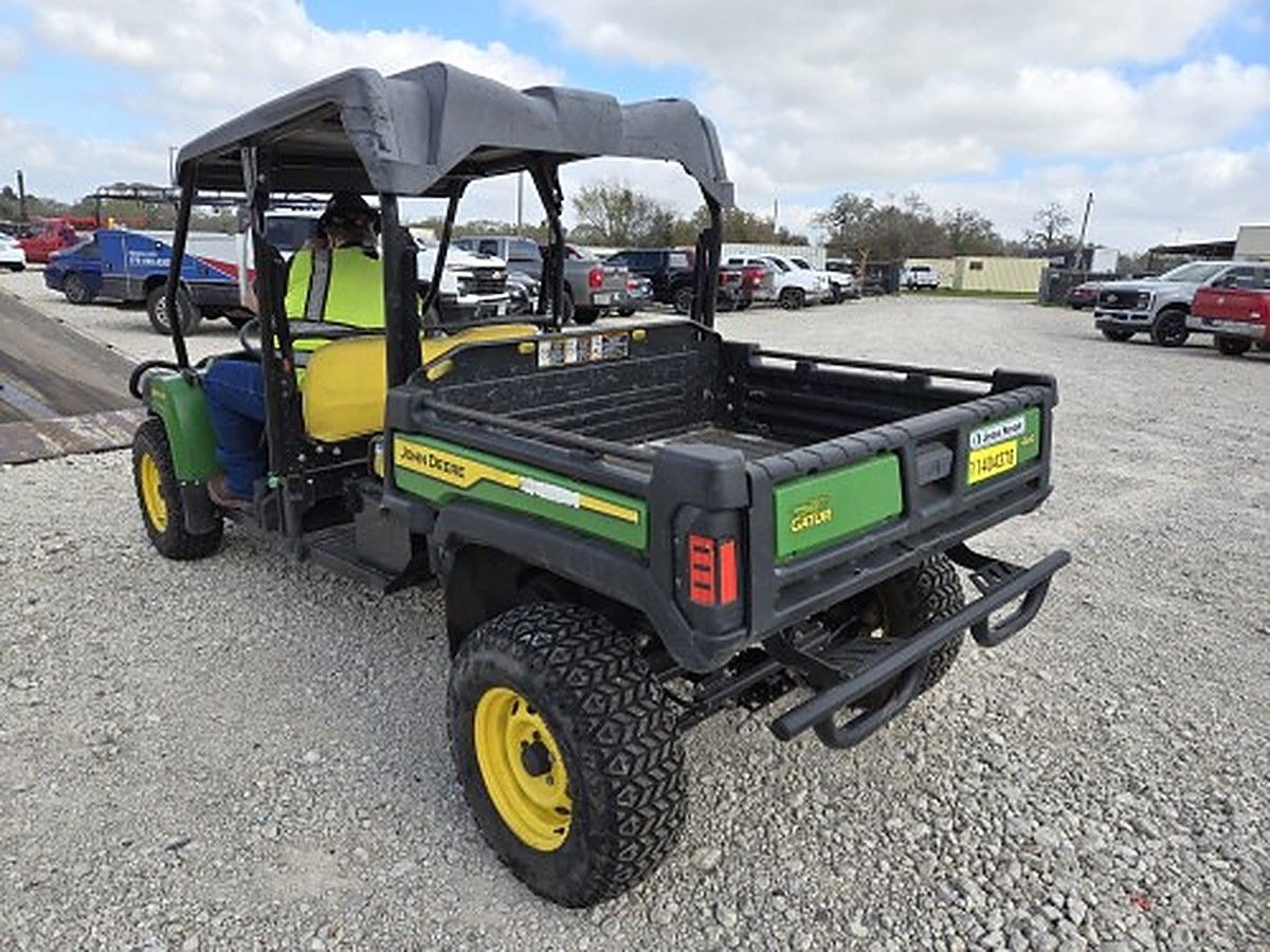 JOHN DEERE XUV855M photo 2