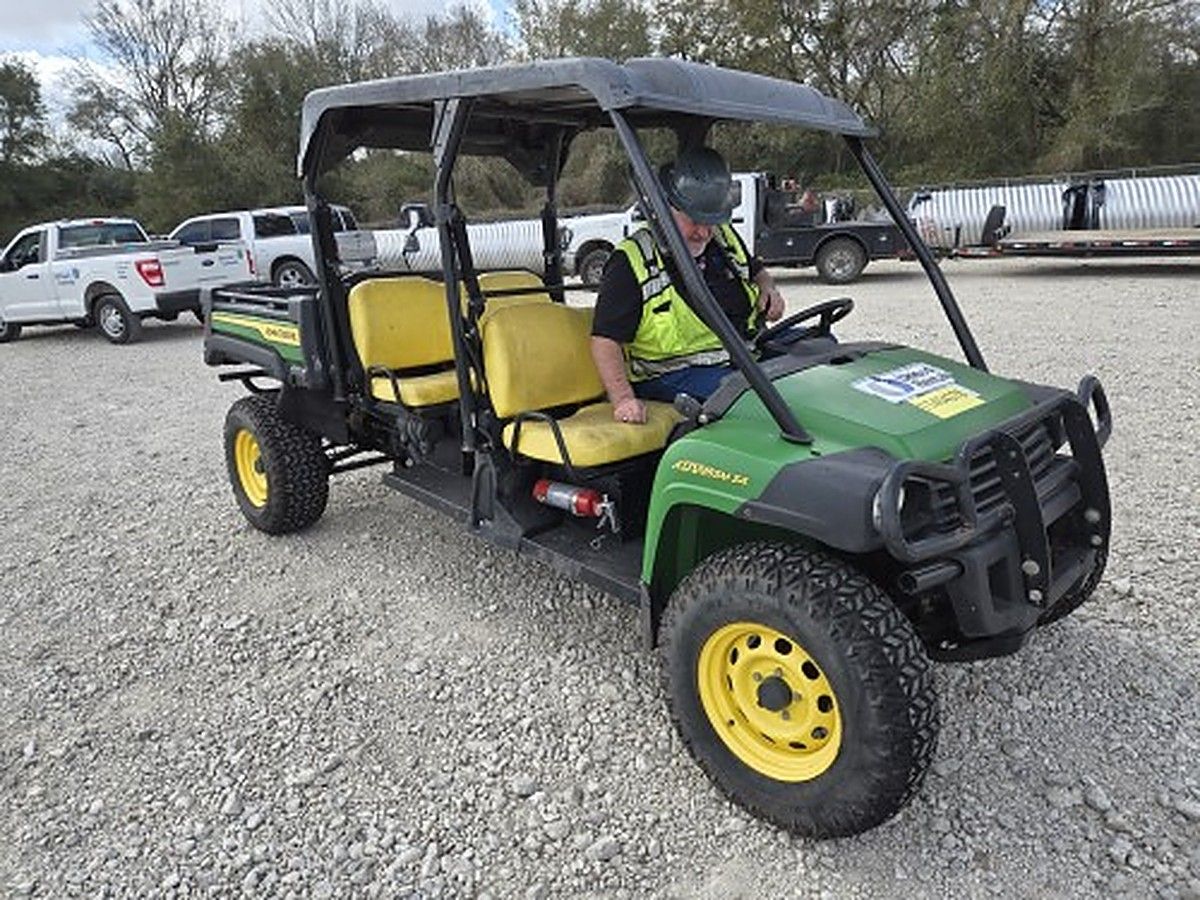 JOHN DEERE XUV855M photo 10