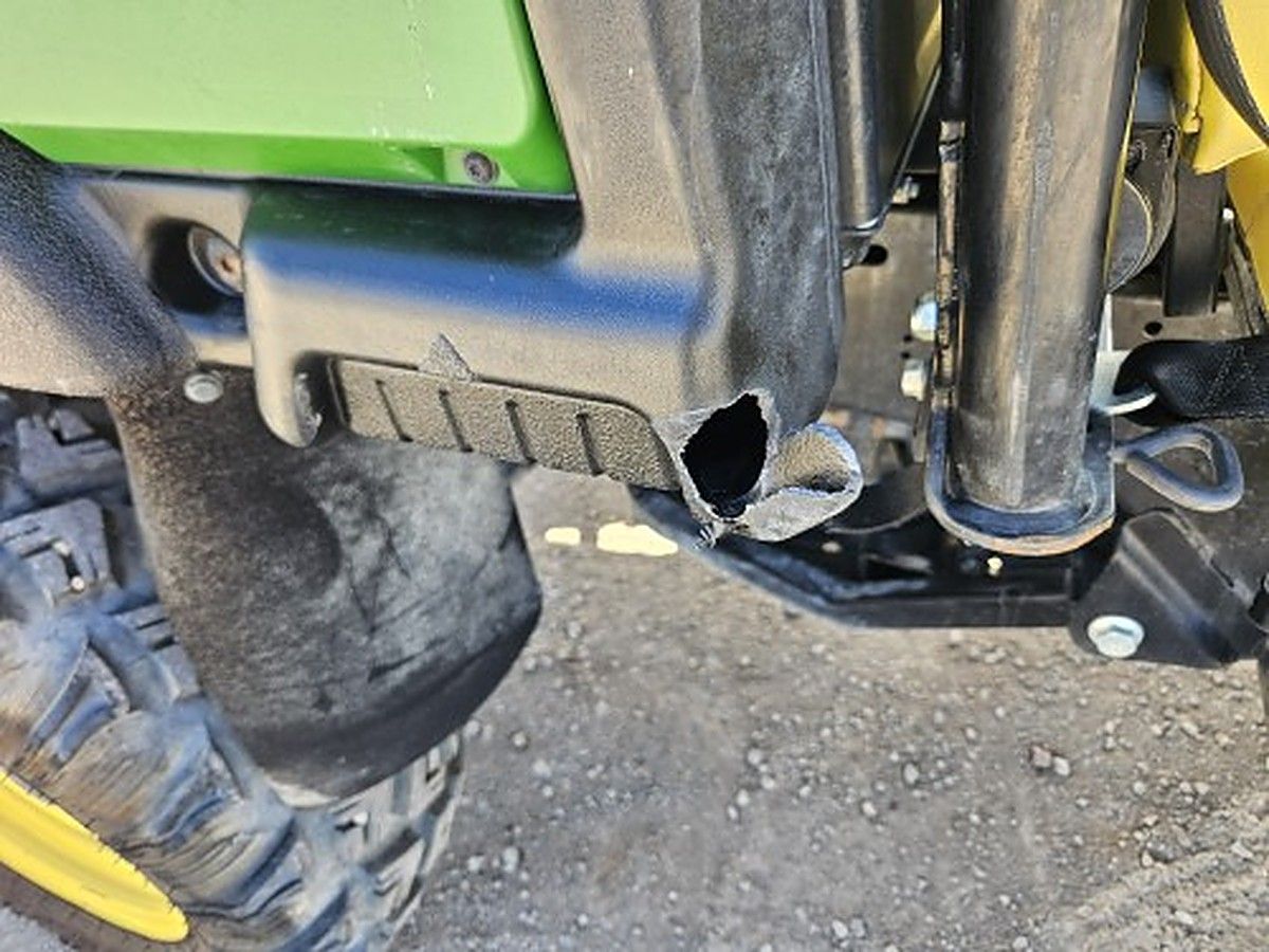 JOHN DEERE XUV855M photo 4