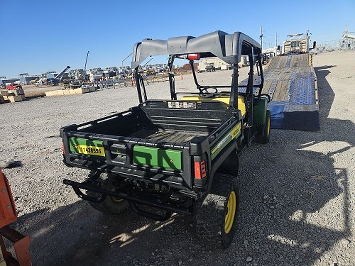 JOHN DEERE XUV855M photo 2