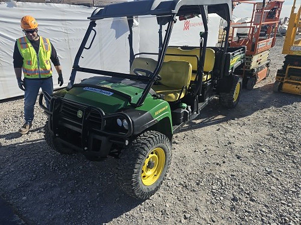 JOHN DEERE XUV855M photo 4