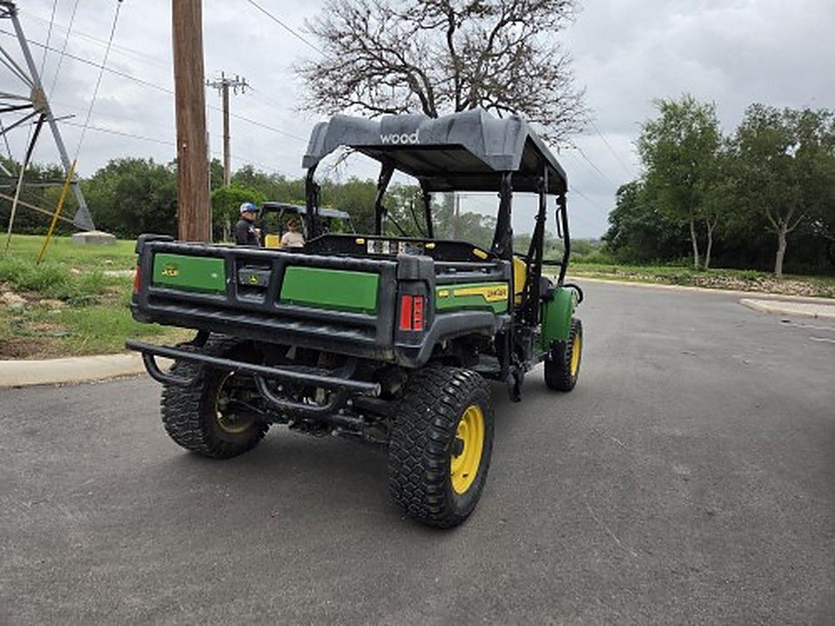 JOHN DEERE XUV855M photo 2