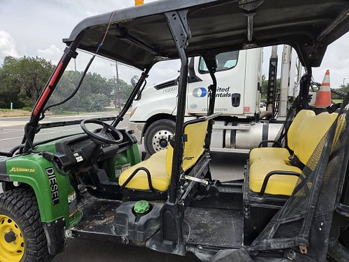 JOHN DEERE XUV855M photo 5