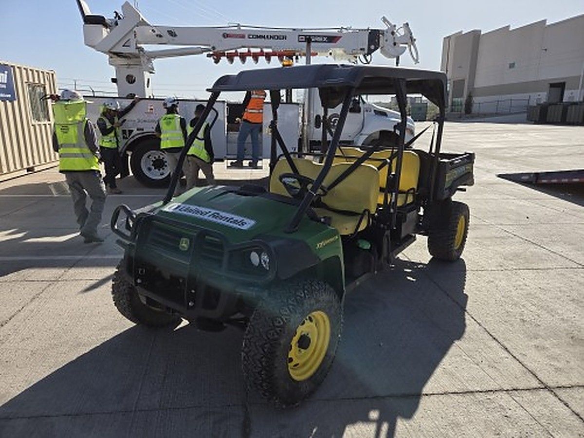 JOHN DEERE XUV855M photo 2