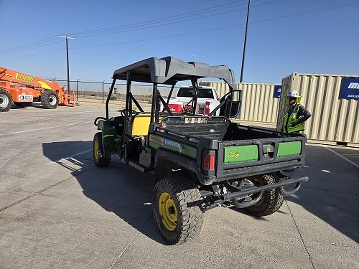JOHN DEERE XUV855M photo 3