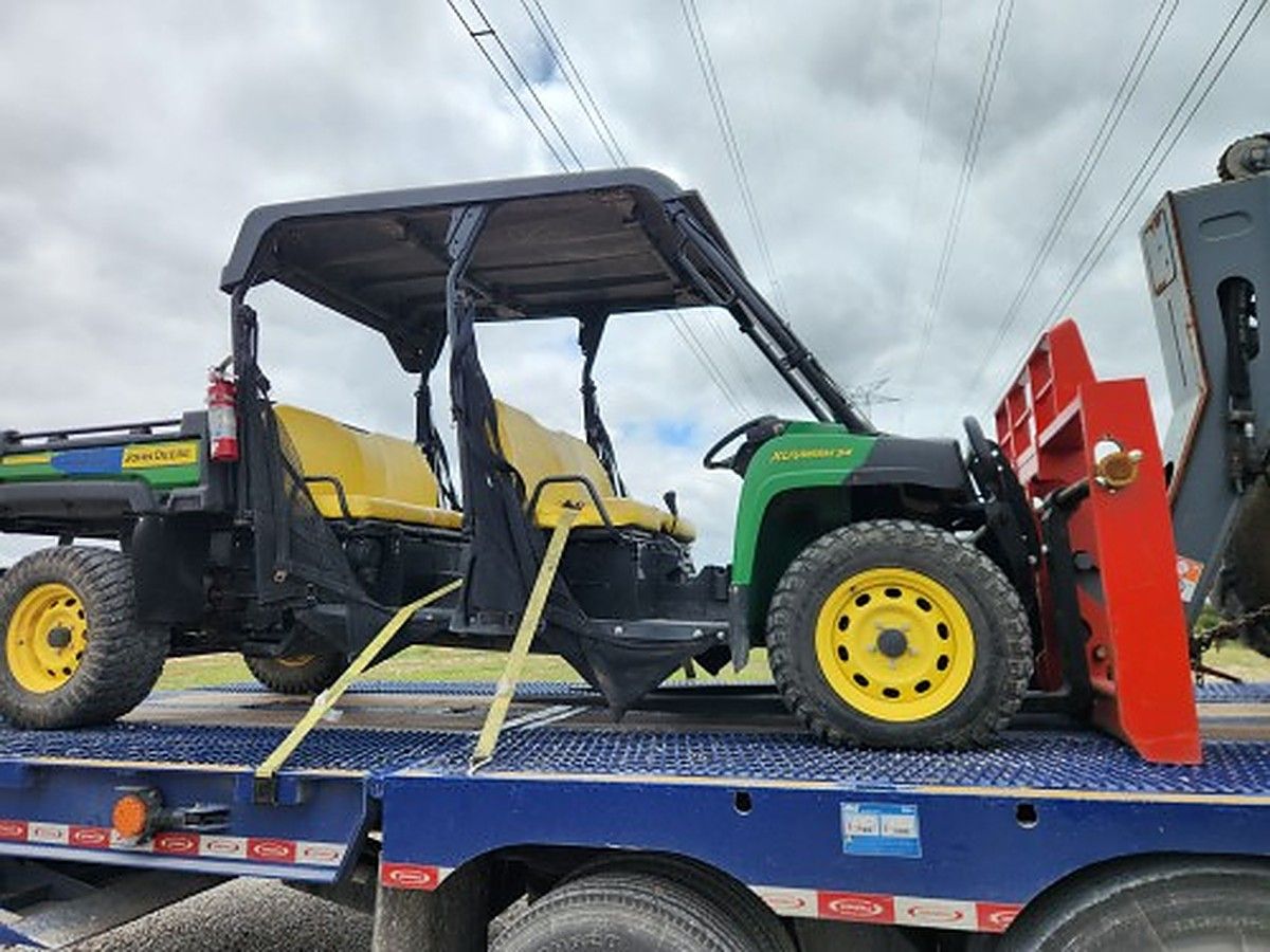 JOHN DEERE XUV855M photo 2