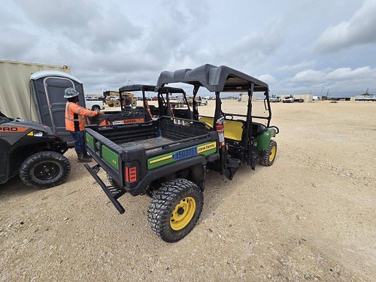 JOHN DEERE XUV855M photo 3