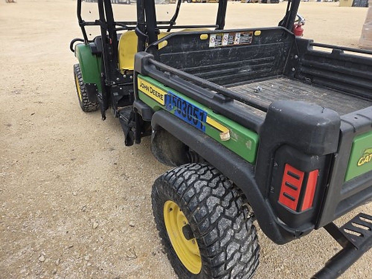 JOHN DEERE XUV855M photo 9