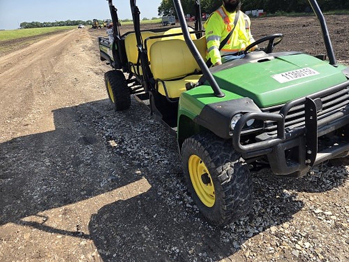 JOHN DEERE XUV855MS4 photo 2