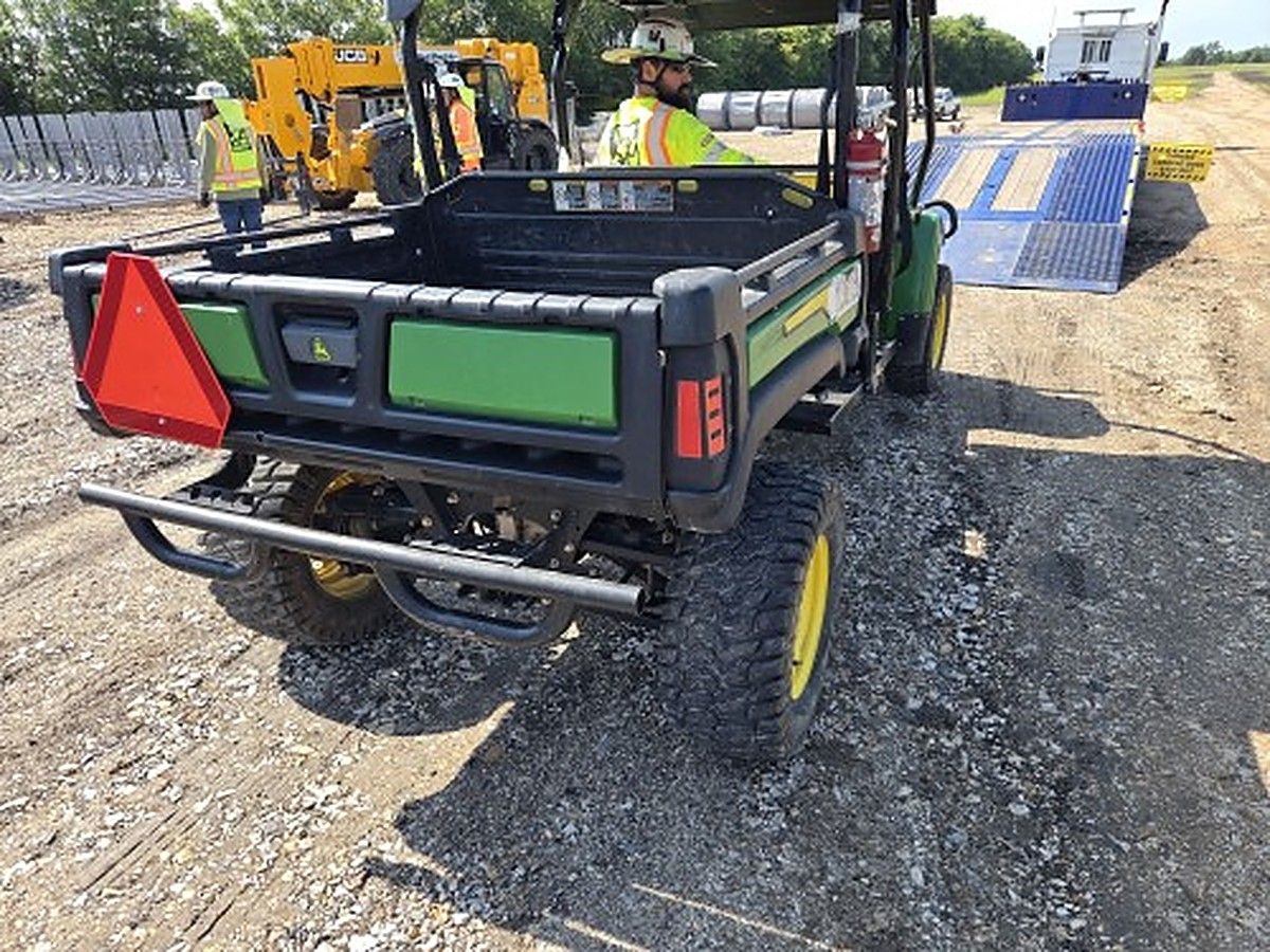 JOHN DEERE XUV855MS4 photo 3