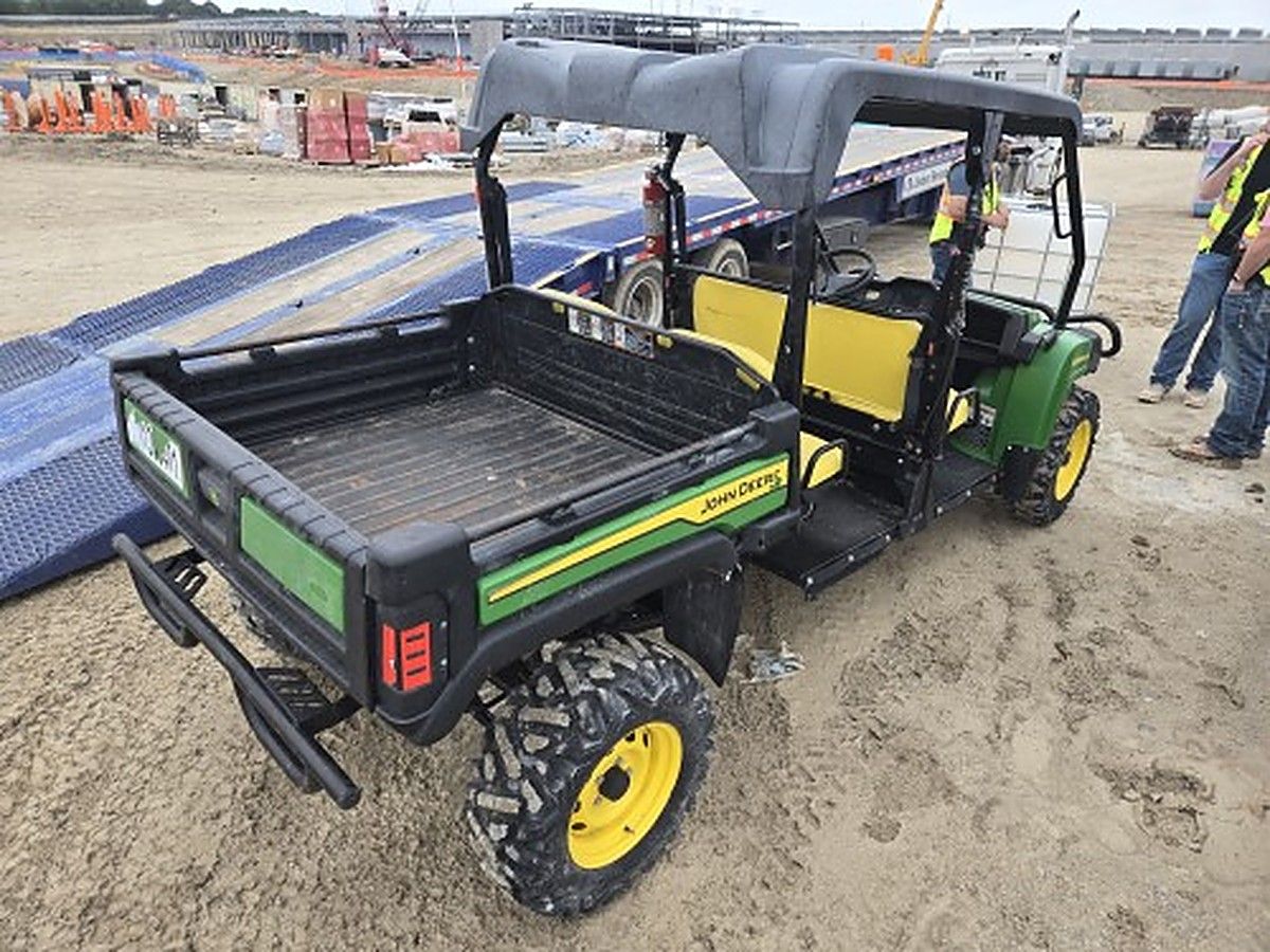 JOHN DEERE XUV855MS4 photo 3