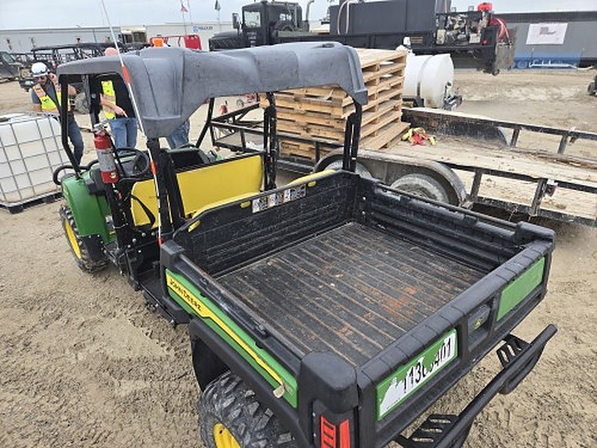 JOHN DEERE XUV855MS4 photo 4