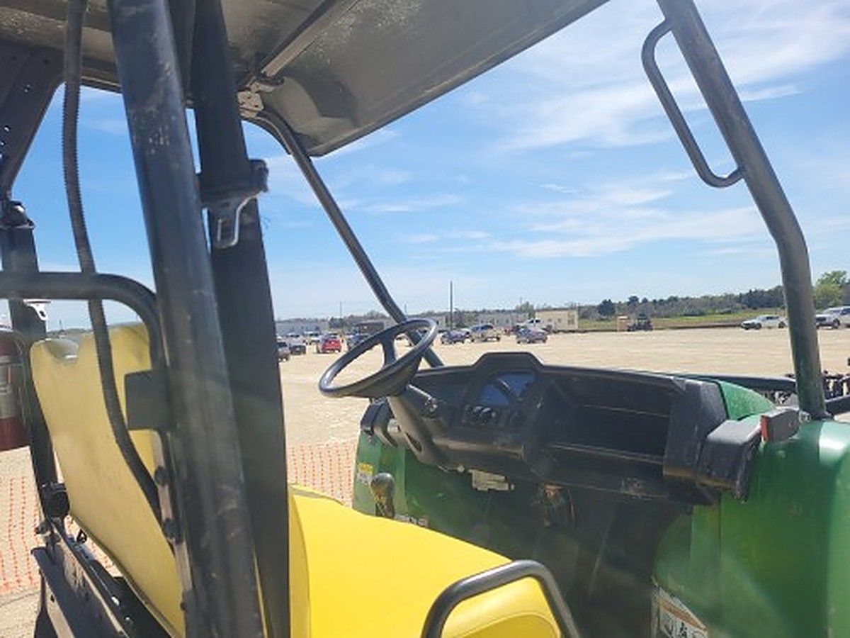 JOHN DEERE XUV855MS4 photo 5