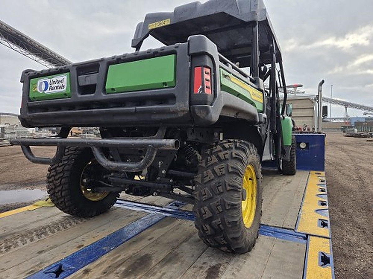 JOHN DEERE XUV855MS4 photo 2