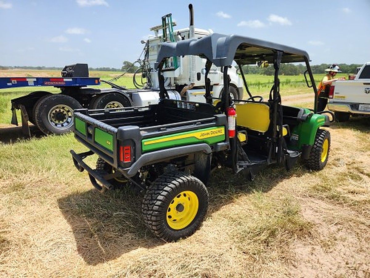 JOHN DEERE XUV855MS4 photo 2