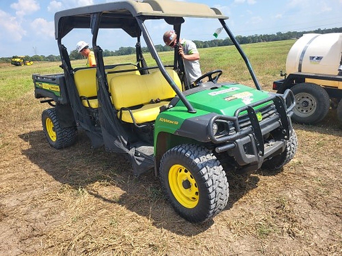 JOHN DEERE XUV855MS4 photo 2