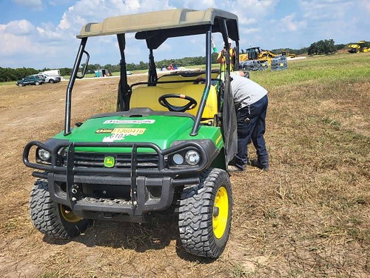 JOHN DEERE XUV855MS4 photo 4