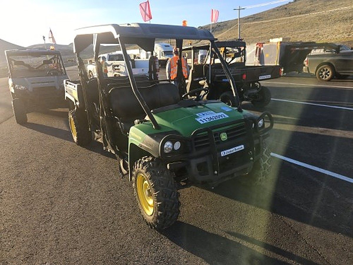 JOHN DEERE XUV855MS4 photo 3