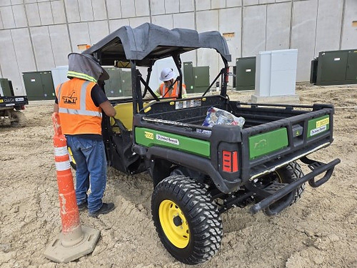 JOHN DEERE XUV855MS4 photo 4