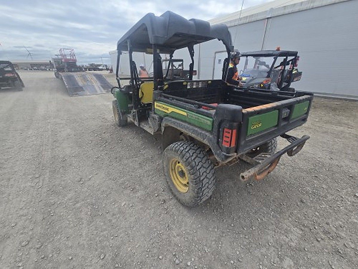 JOHN DEERE XUV855MS4 photo 2