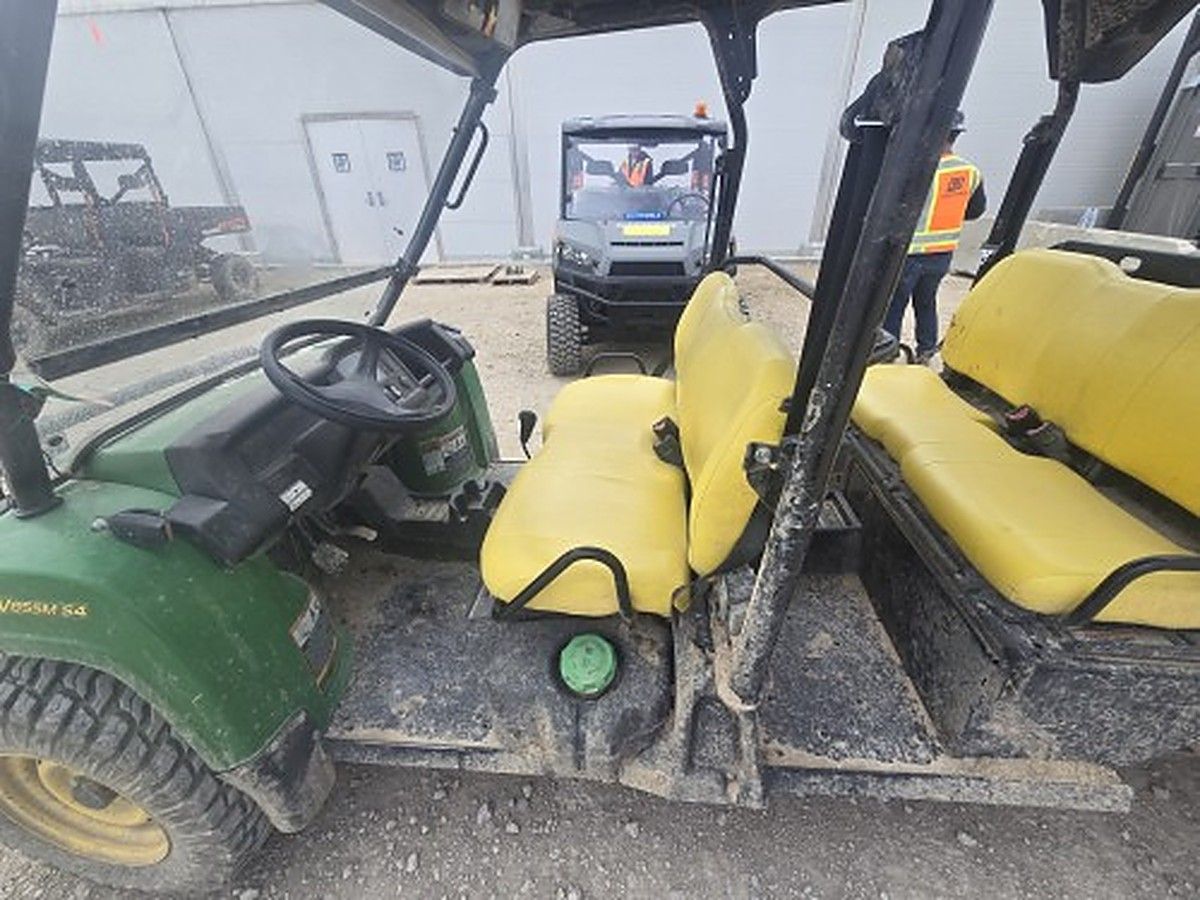 JOHN DEERE XUV855MS4 photo 6