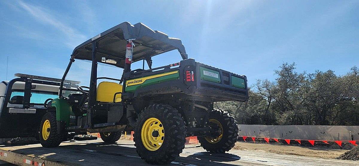 JOHN DEERE XUV855MS4 photo 2