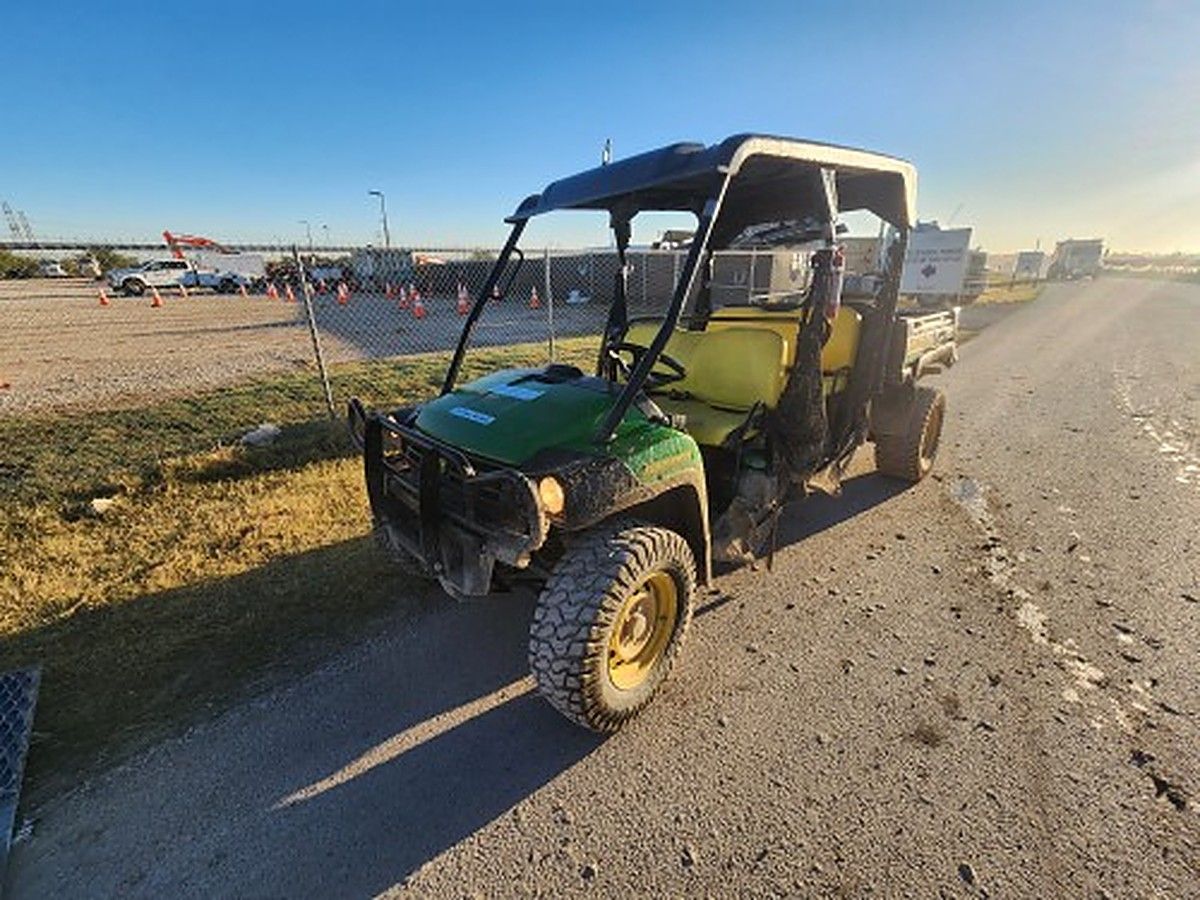 JOHN DEERE XUV855MS4 photo 3