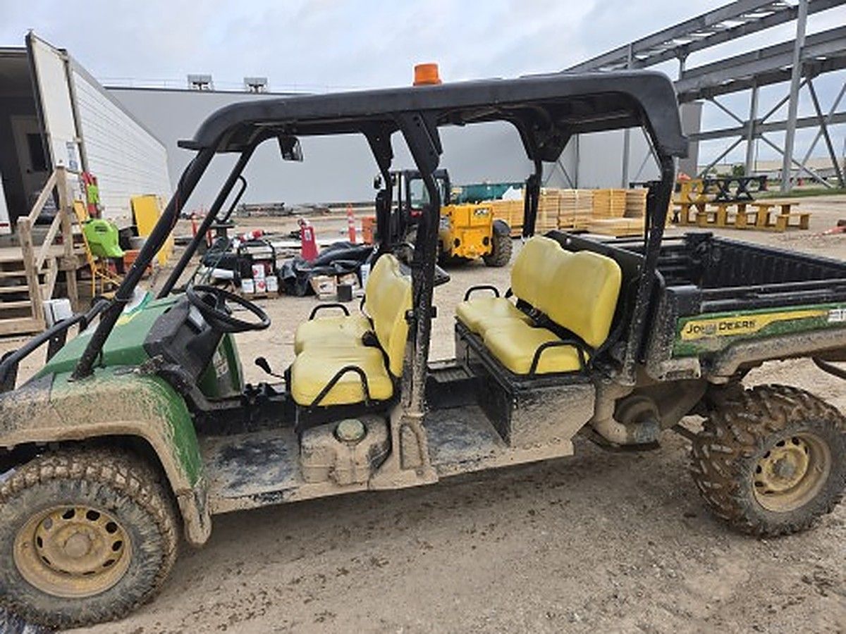 JOHN DEERE XUV855MS4 photo 9