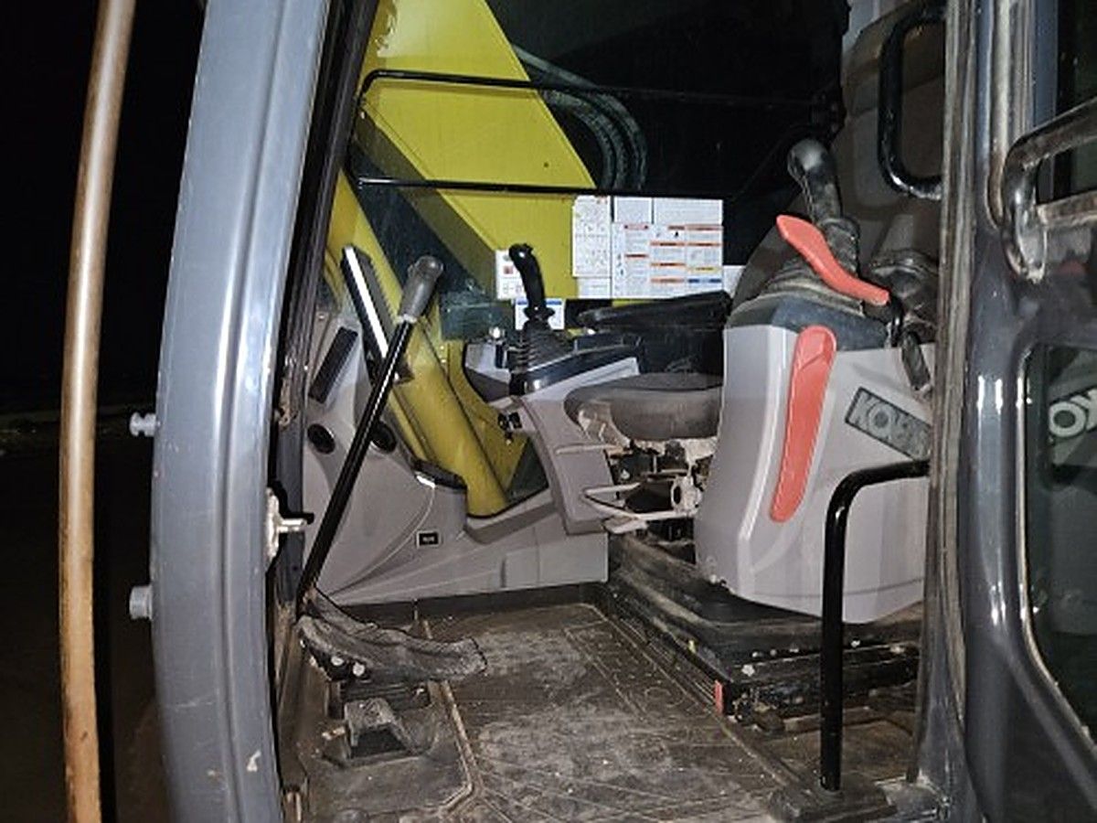 KOBELCO SK140SR-7 photo 3