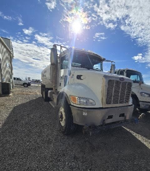 2022 PETERBILT 348 TRUCK WATER 4000-4999 GAL