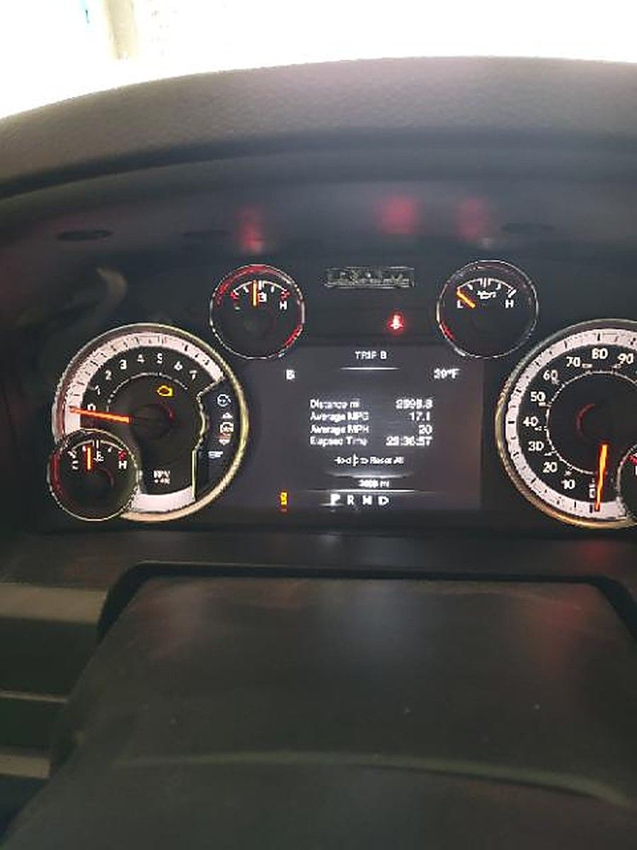 RAM 1500CREWSLTG4WD photo 2
