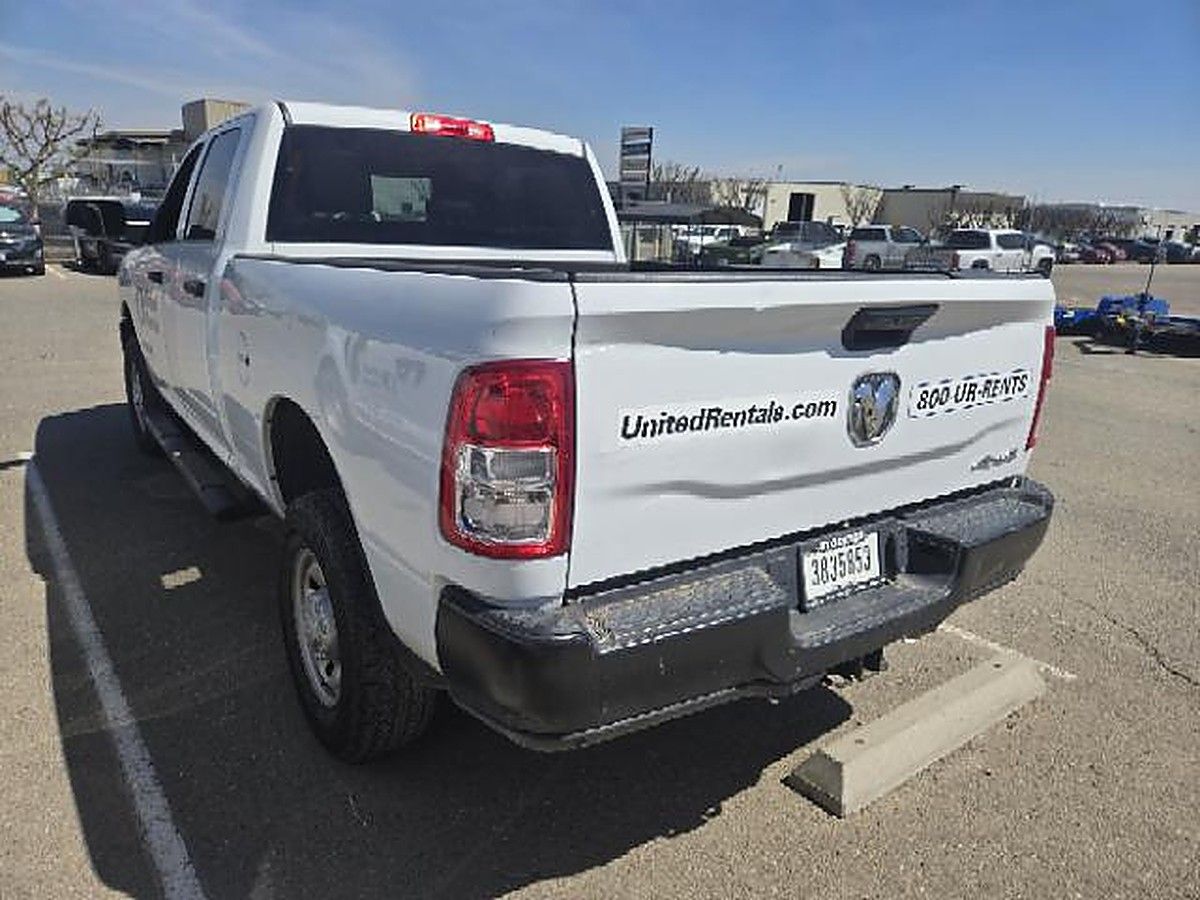 RAM 2500CREWTMG4WD photo 2