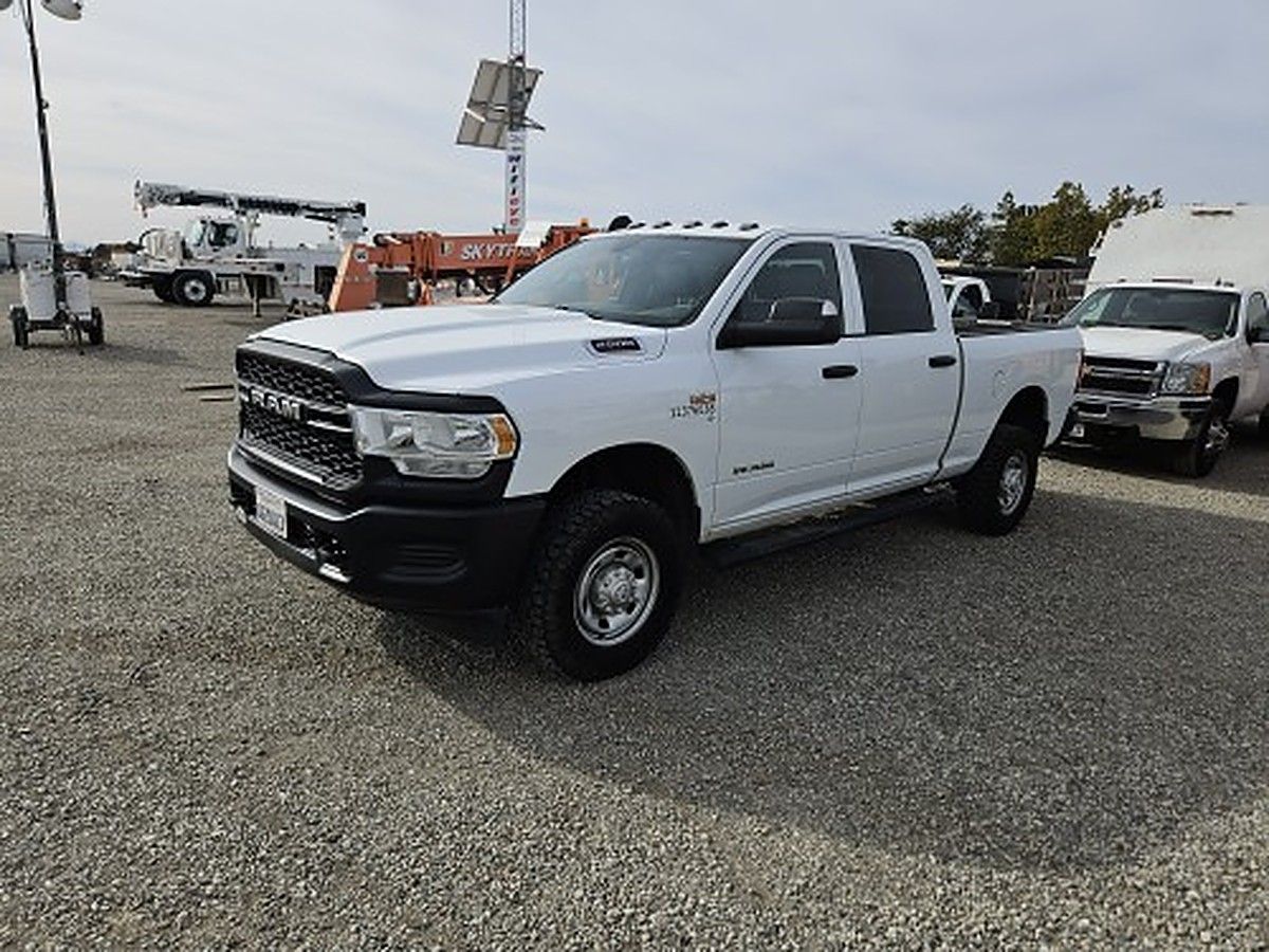 RAM 2500CREWTMG4WD photo 2
