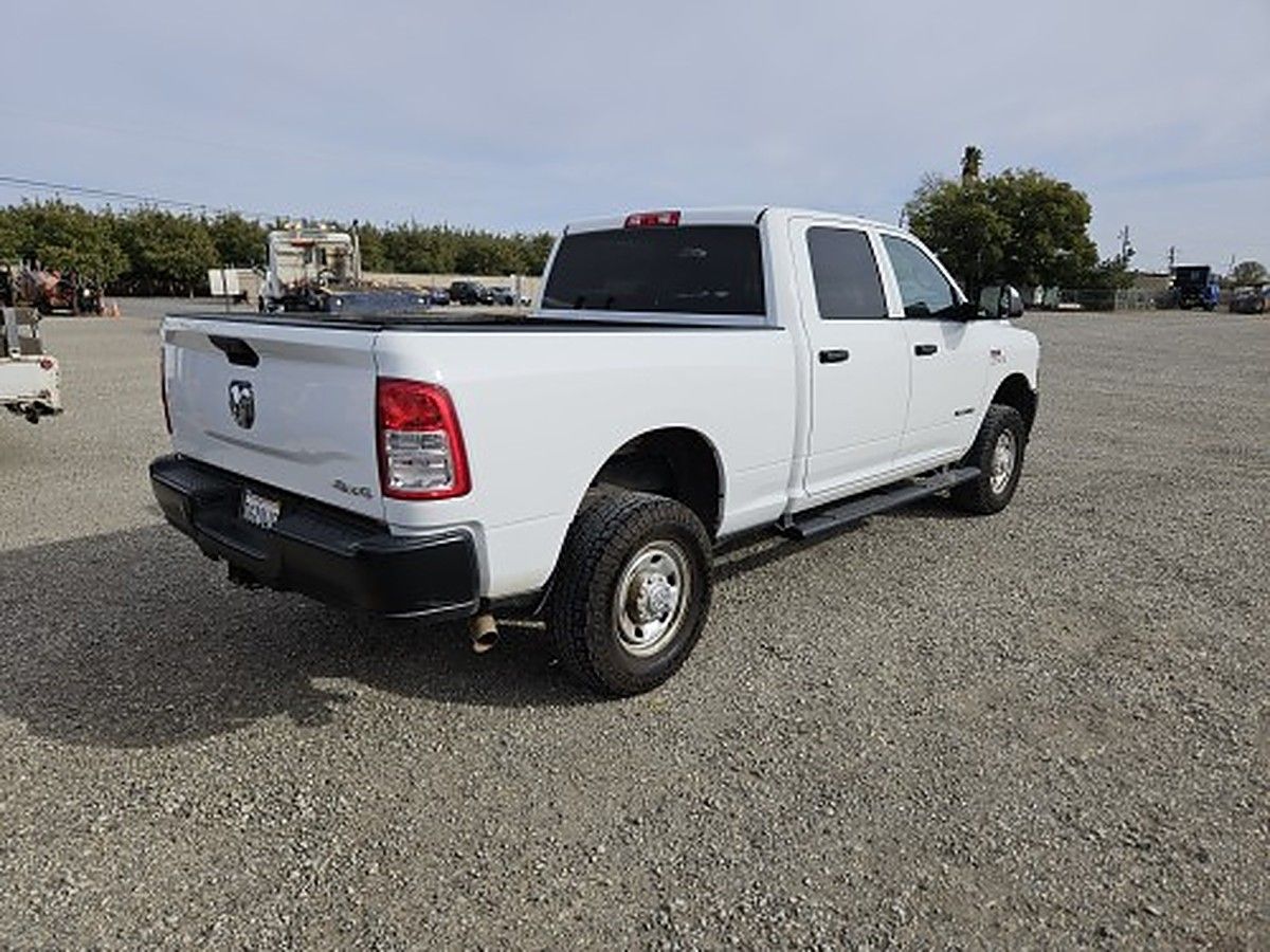 RAM 2500CREWTMG4WD photo 3
