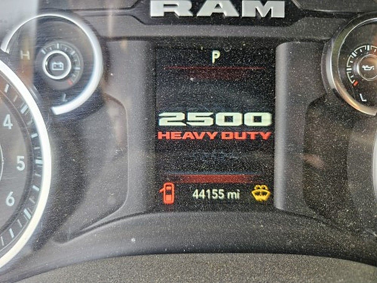 RAM 2500CREWTMG4WD photo 5