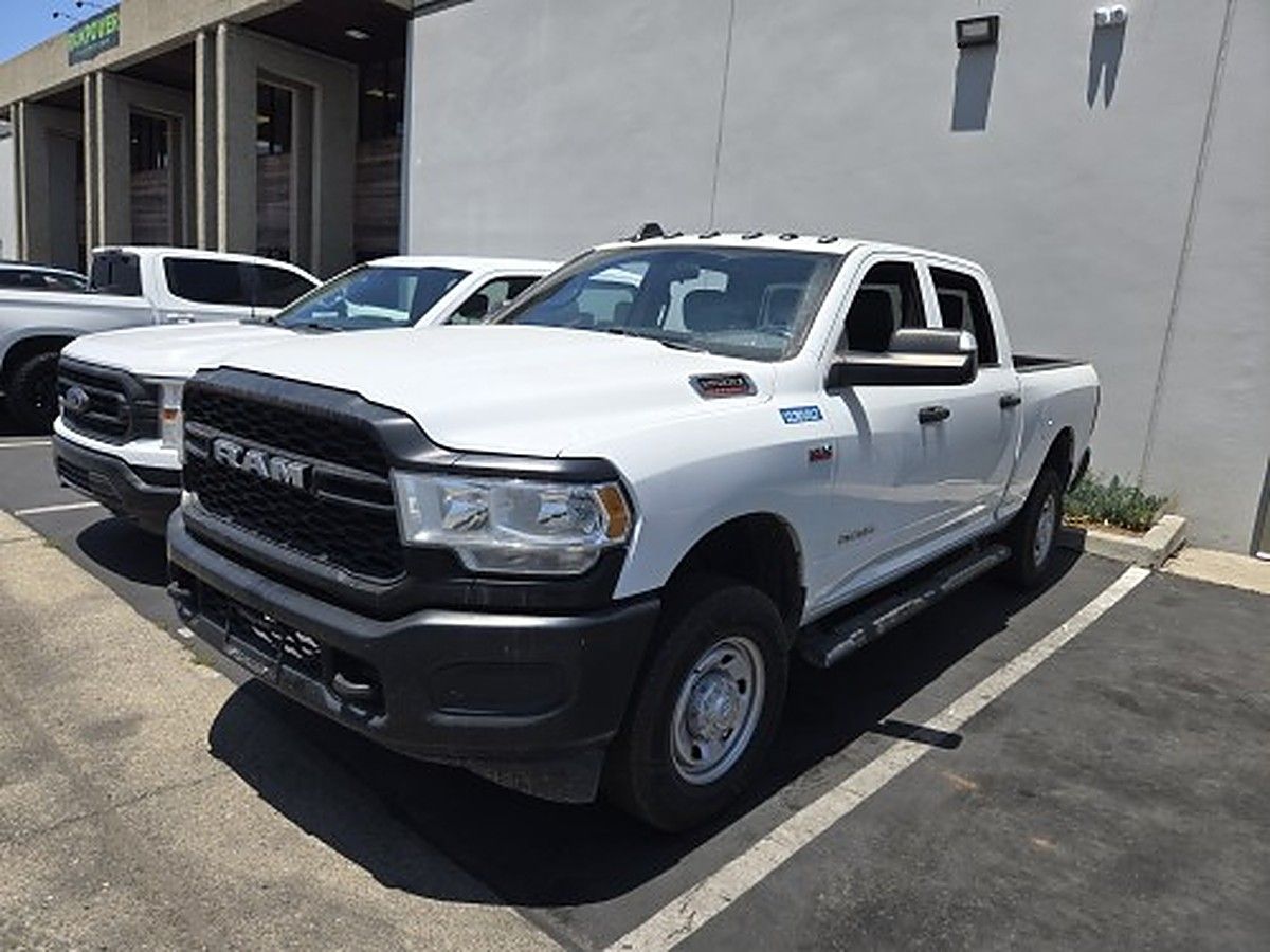 RAM 2500CREWTMG4WD photo 2