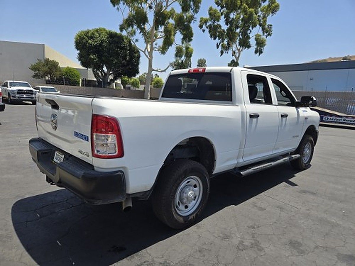 RAM 2500CREWTMG4WD photo 3