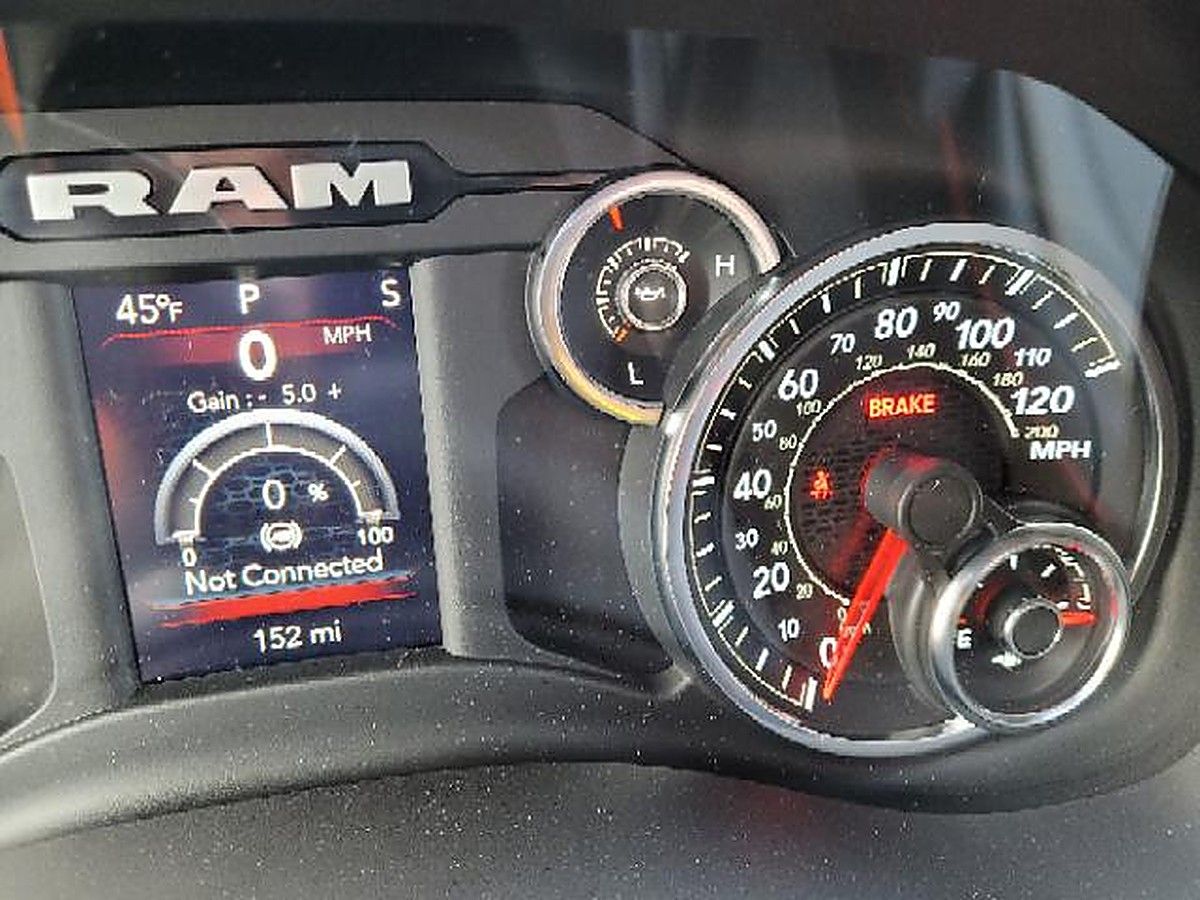 RAM 2500CREWTMG4WD photo 8