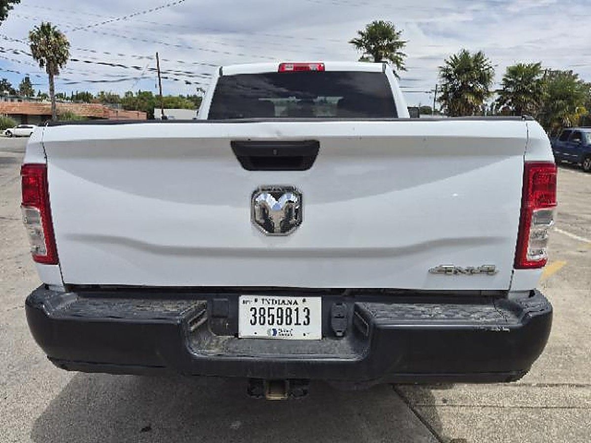 RAM 2500CREWTMG4WD photo 2