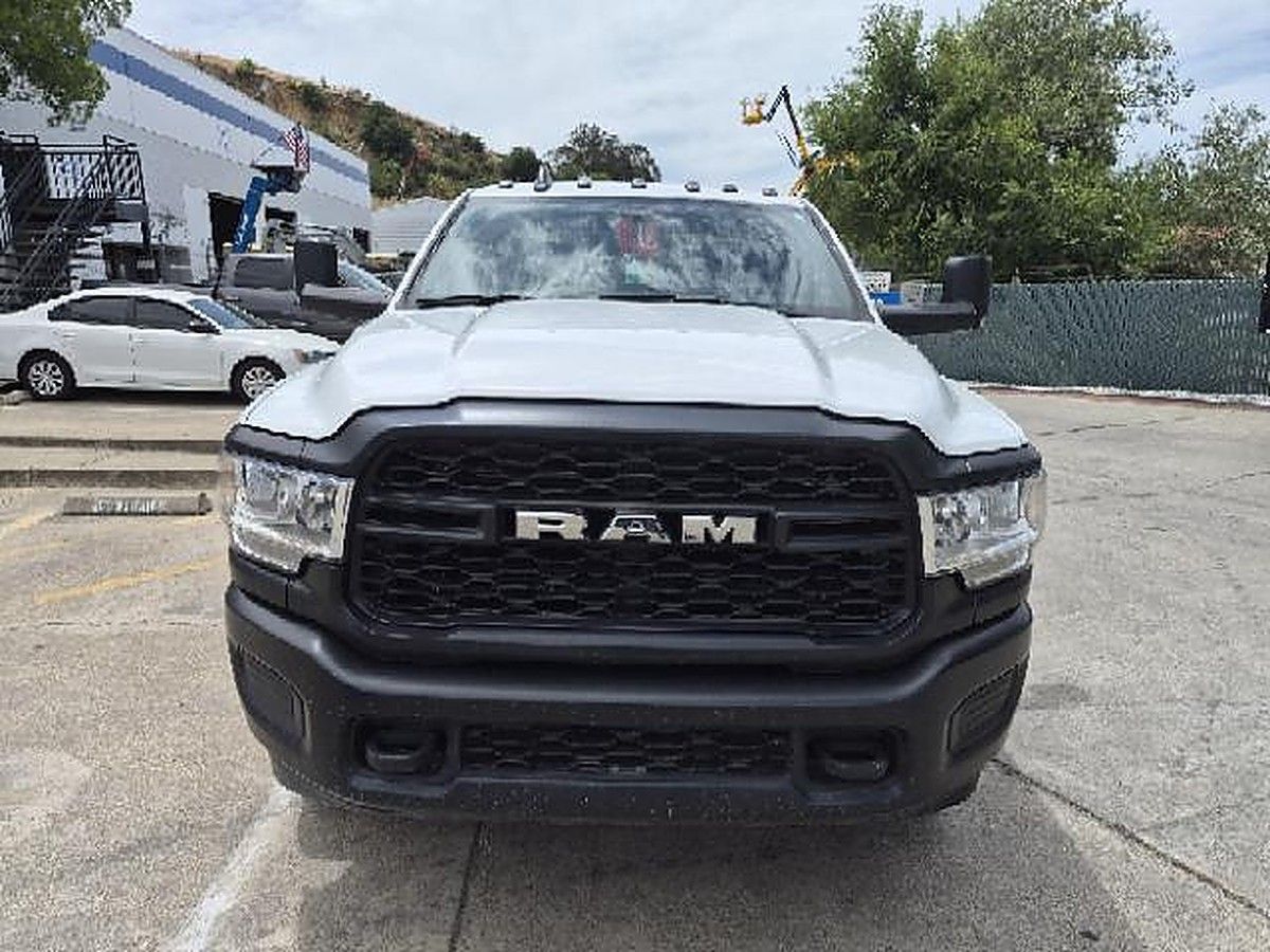 RAM 2500CREWTMG4WD photo 3