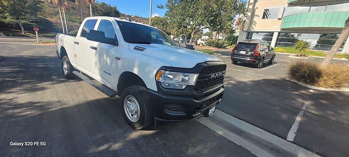 RAM 2500CREWTMG4WD photo 2