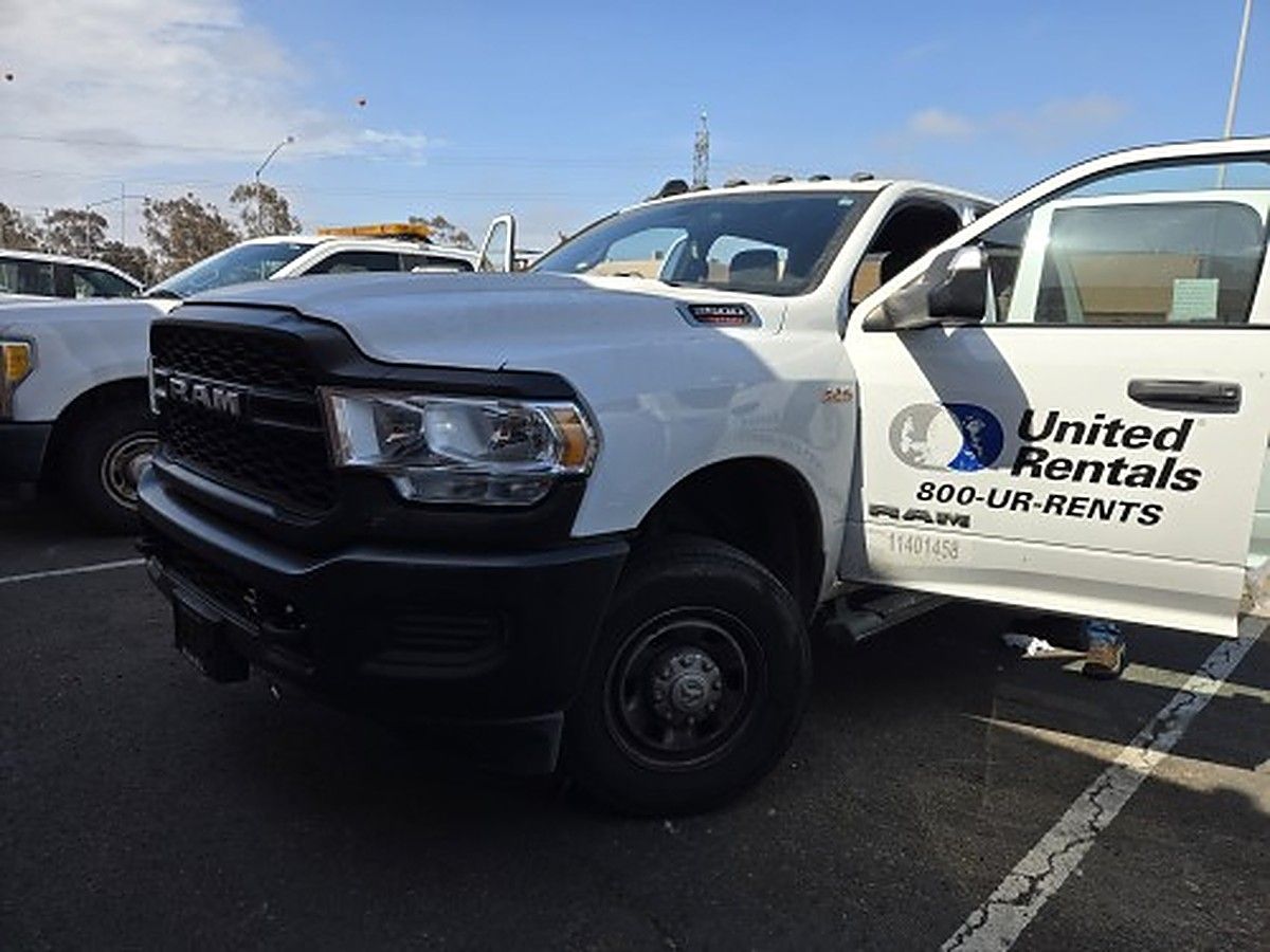 RAM 2500CREWTMG4WD photo 2