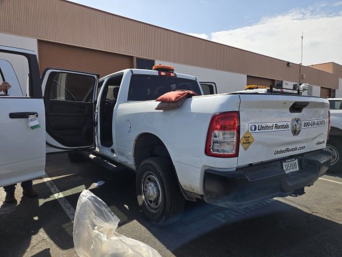 RAM 2500CREWTMG4WD photo 3