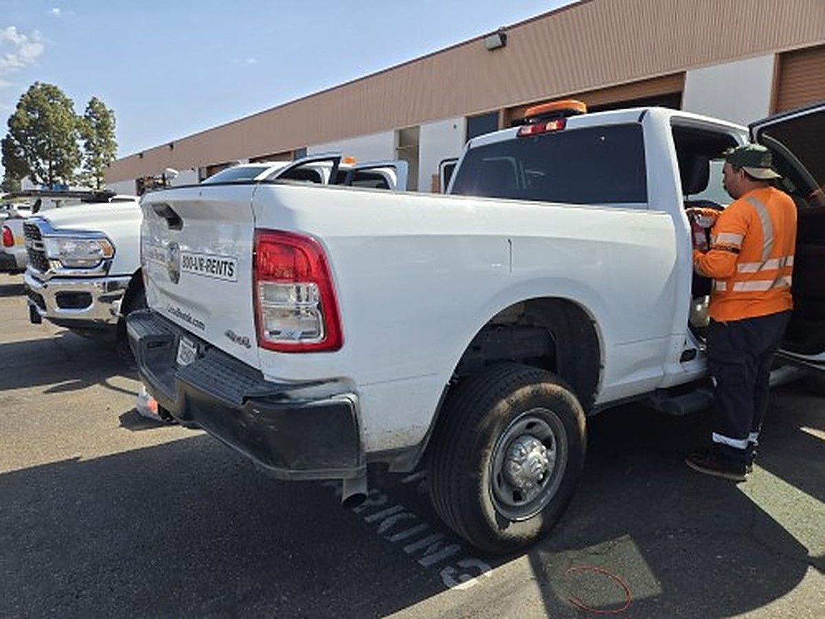 RAM 2500CREWTMG4WD photo 4