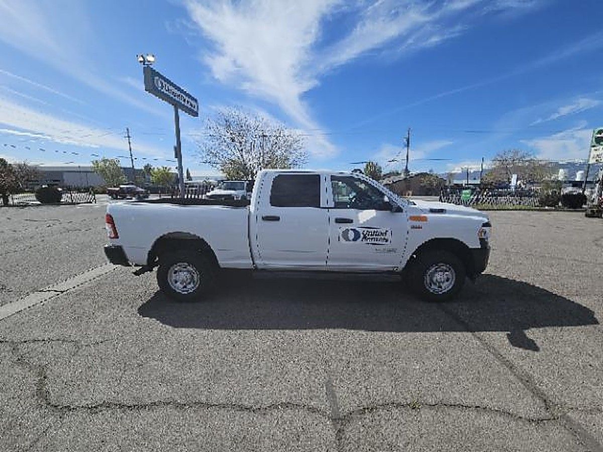 RAM 2500CREWTMG4WD photo 2